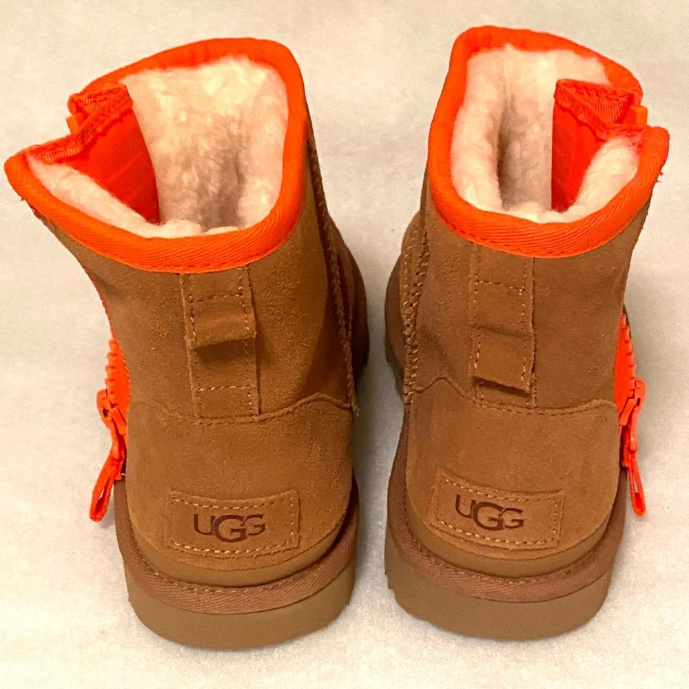 UGG Women’s Boots Mini Zipper Tape Logo Bootie Size 6 Classic Fashion Chestnut